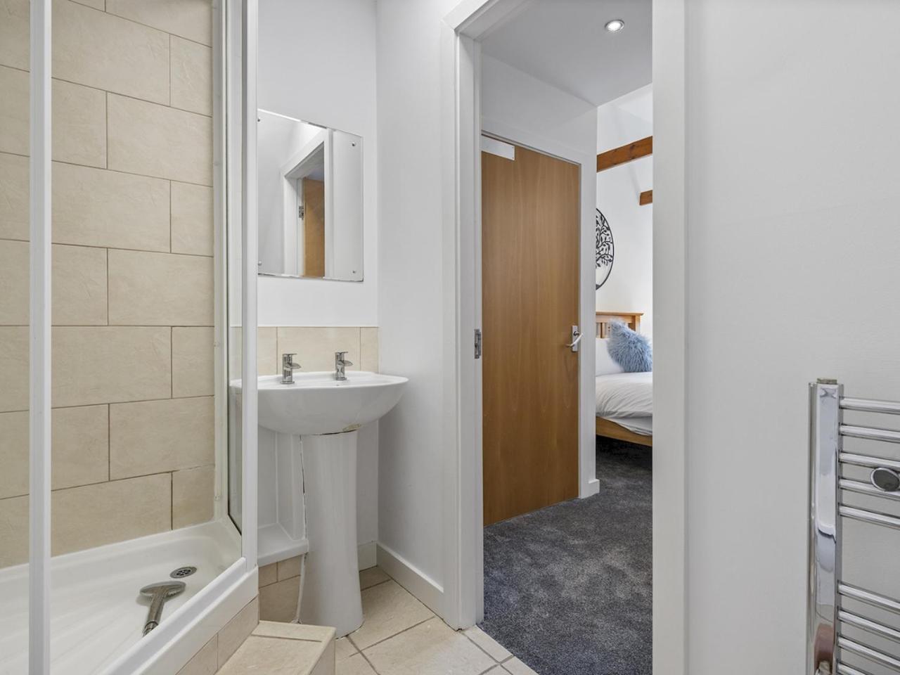 Pass the Keys Tannery Mews - Stunning Central 2-Bed with Parking — photo 8