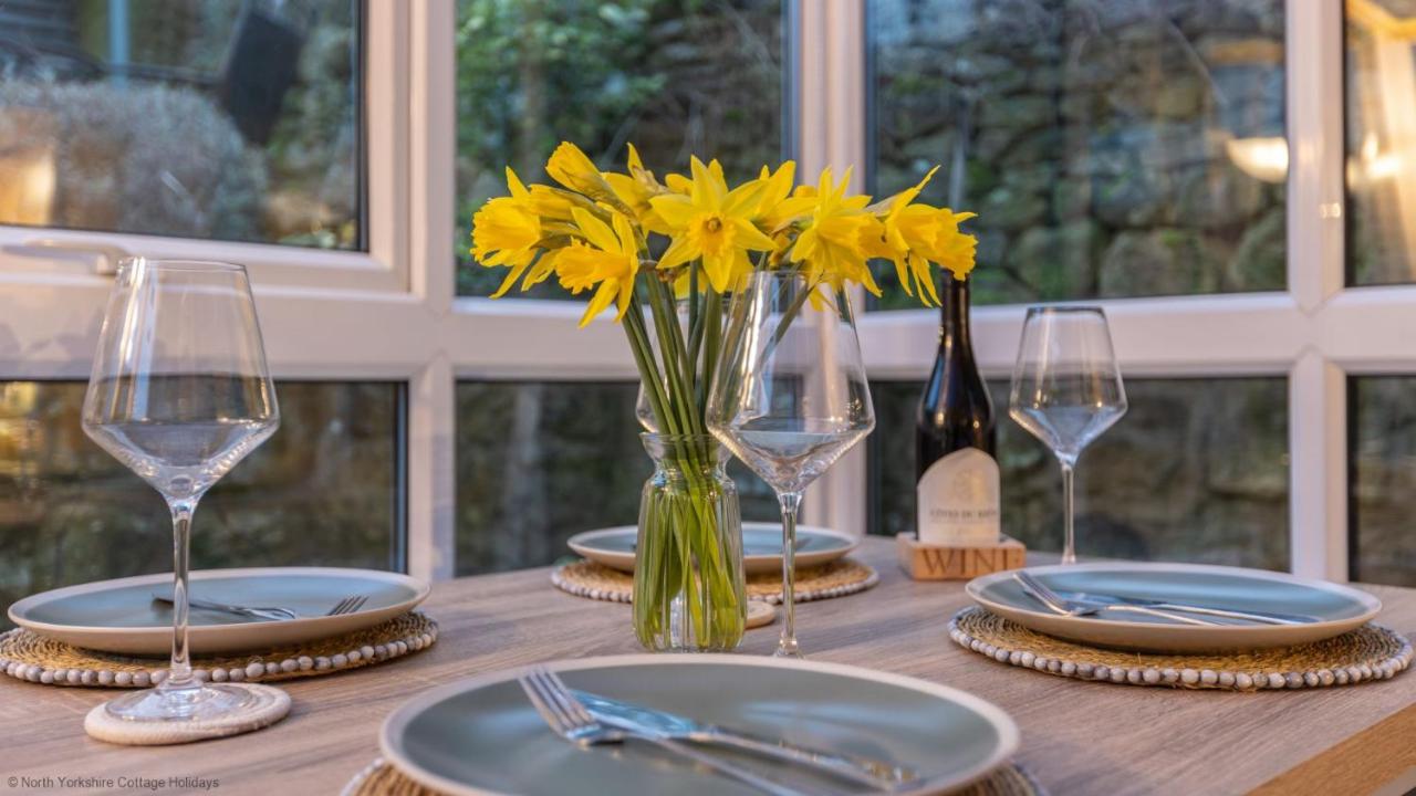Picturesque Stone Cottage in the Heart of North Yorkshire Village - Hideaway Cottage — photo 5