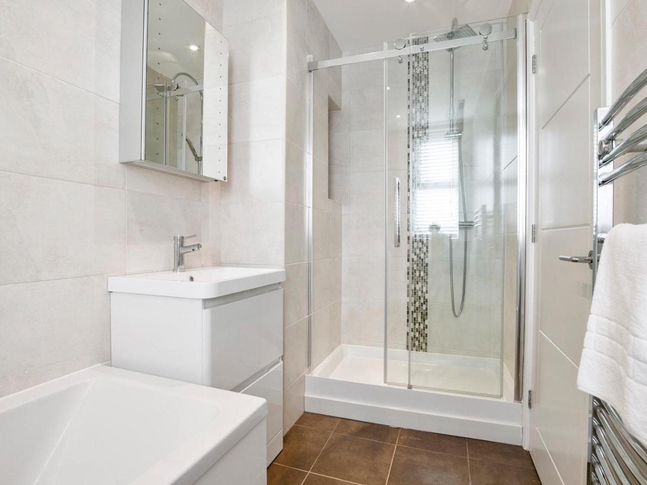 Refurbished 2 Bed Close To City - Pass The Keys — photo 3