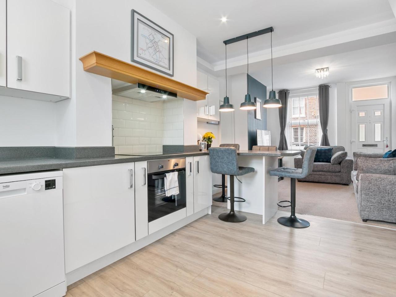 Refurbished 2 Bed Close To City - Pass The Keys — photo 4