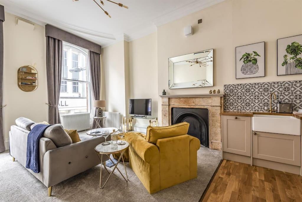 Rowntree One - Stunning Apartment- Grade II listed — photo 4
