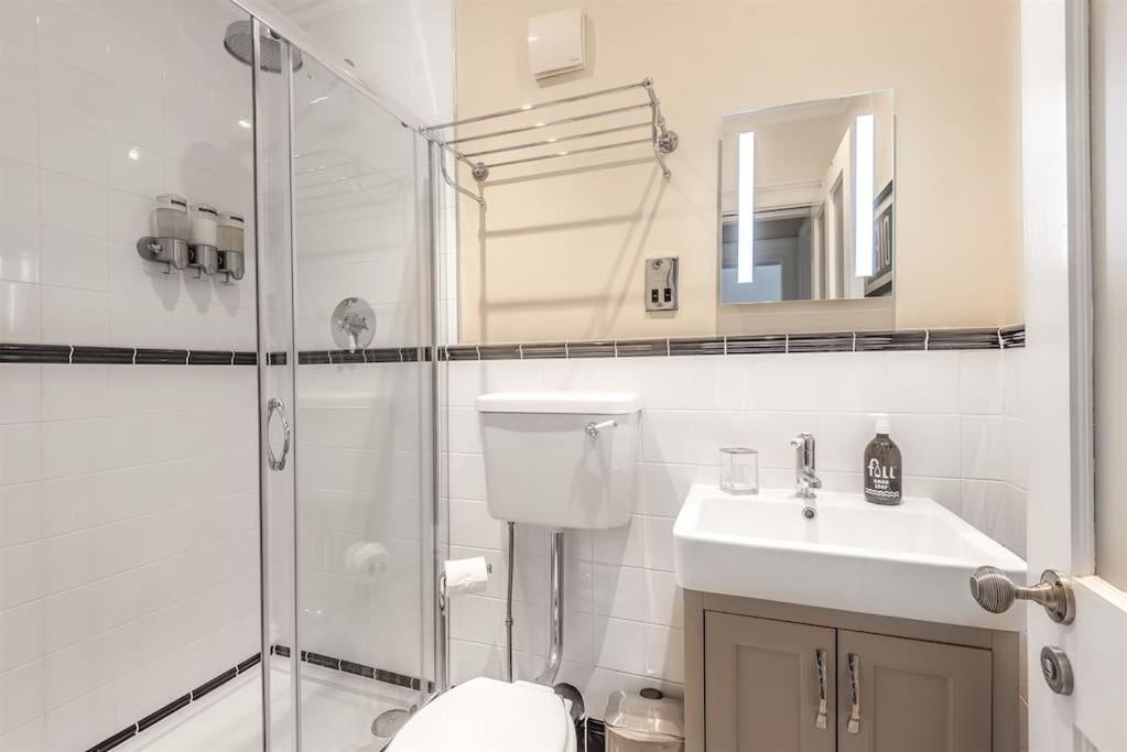 Rowntree One - Stunning Apartment- Grade II listed — photo 7