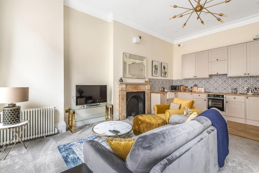 Rowntree One - Stunning Apartment- Grade II listed — photo 8