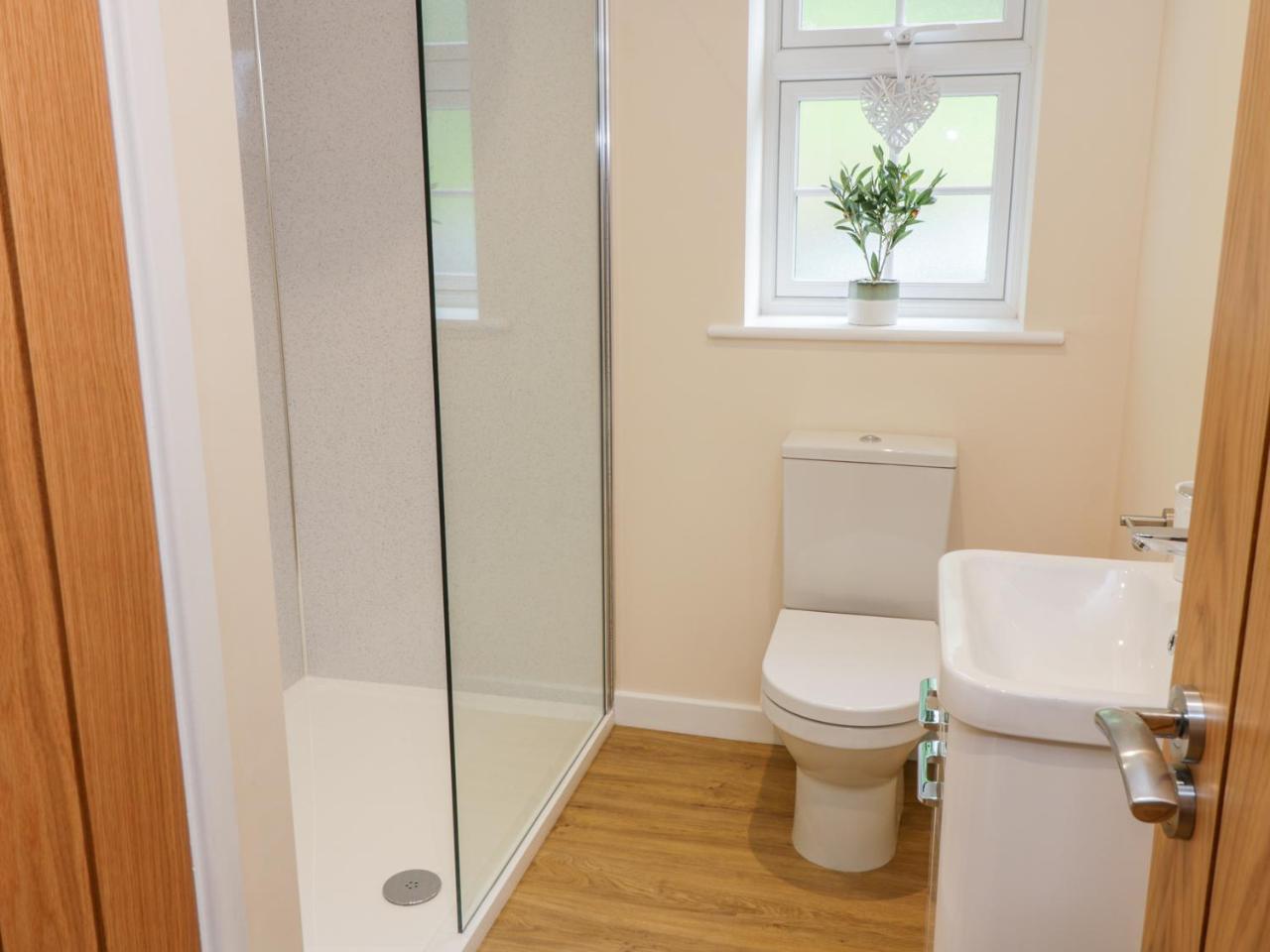 Ryedale Country Lodges - Hazel Lodge — photo 3