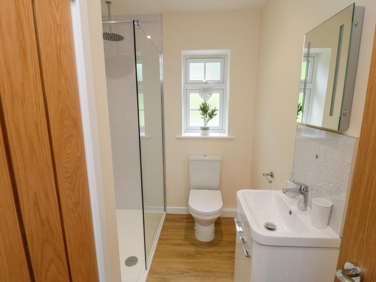Ryedale Country Lodges - Willow Lodge — photo 8