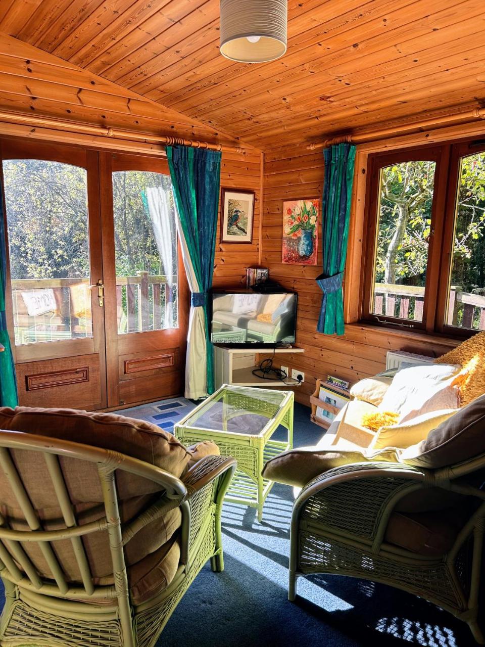 Secluded Rustic Cabin - A Digital Detox Paradise. — photo 6