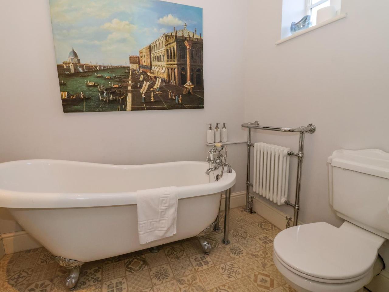 Servant's Quarters — photo 8