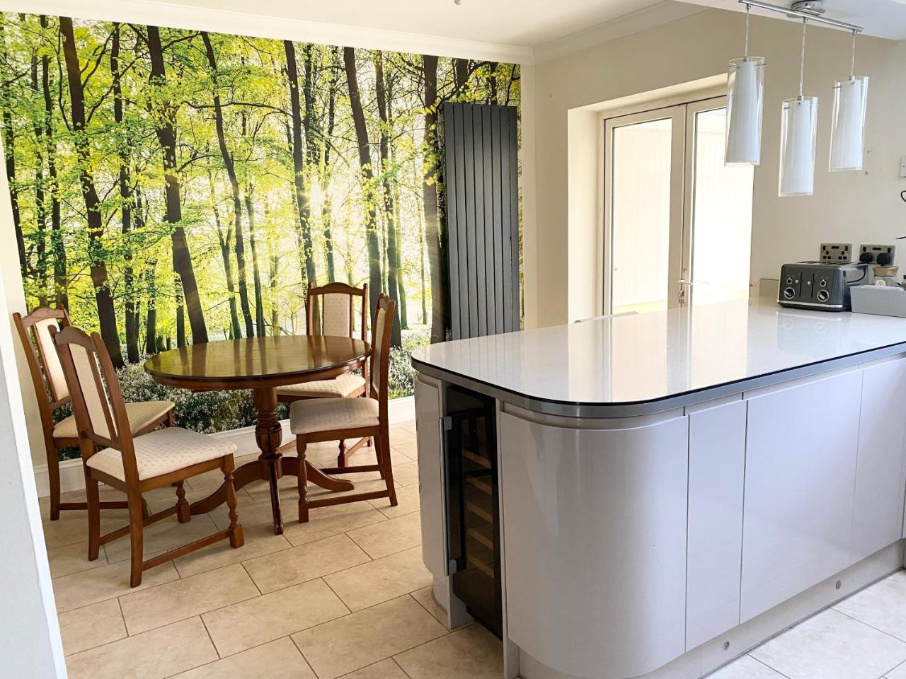 Spacious Five-Bedroom House Close to York Centre - Orchid House, York, Yorkshire