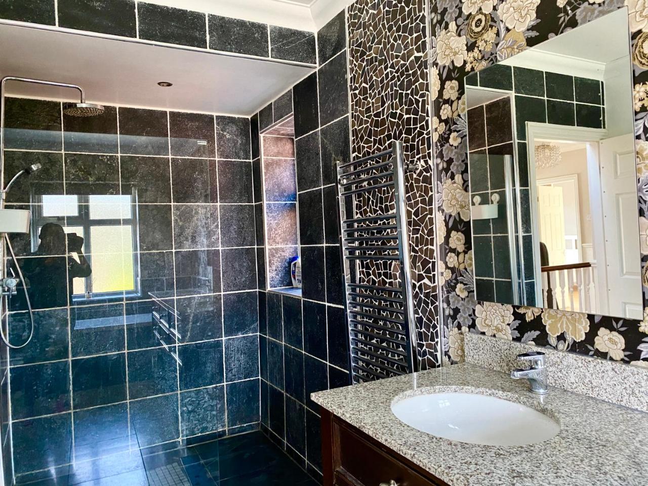 Spacious Five-Bedroom House Close to York Centre - Orchid House — photo 8