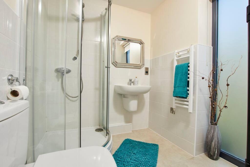 Spacious Flat with Parking in the Heart of York — photo 3