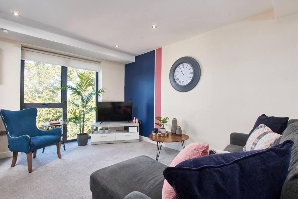 Spacious Flat with Parking in the Heart of York — photo 5