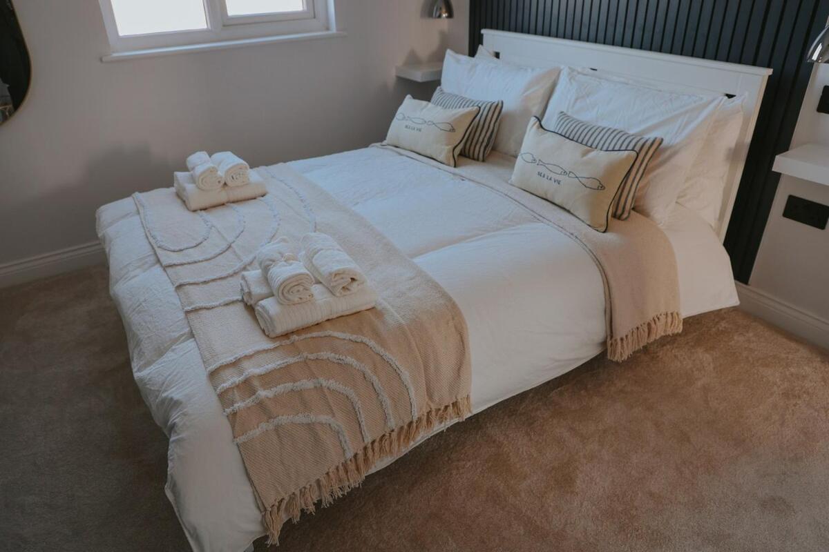 Spacious Second Floor Apartment, Fourth Avenue — photo 2