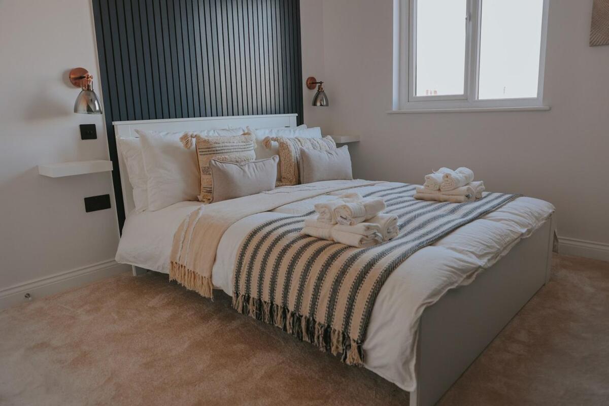 Spacious Second Floor Apartment, Fourth Avenue — photo 6