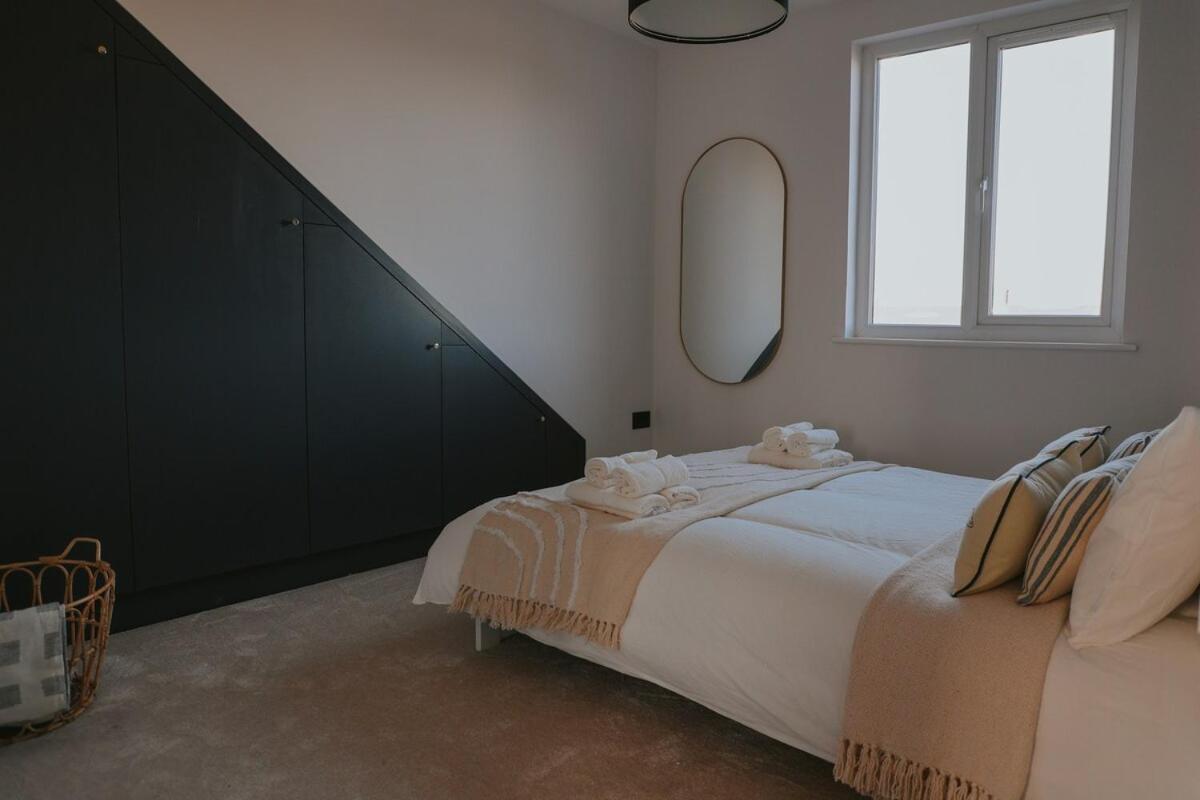 Spacious Second Floor Apartment, Fourth Avenue — photo 8