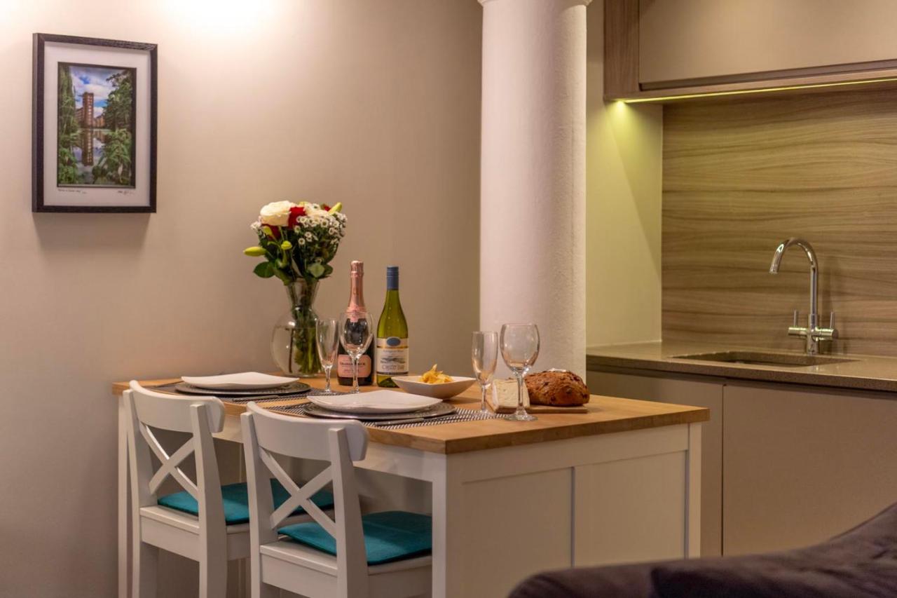 Staycation York at 1 Cocoa Suites with free parking — photo 3