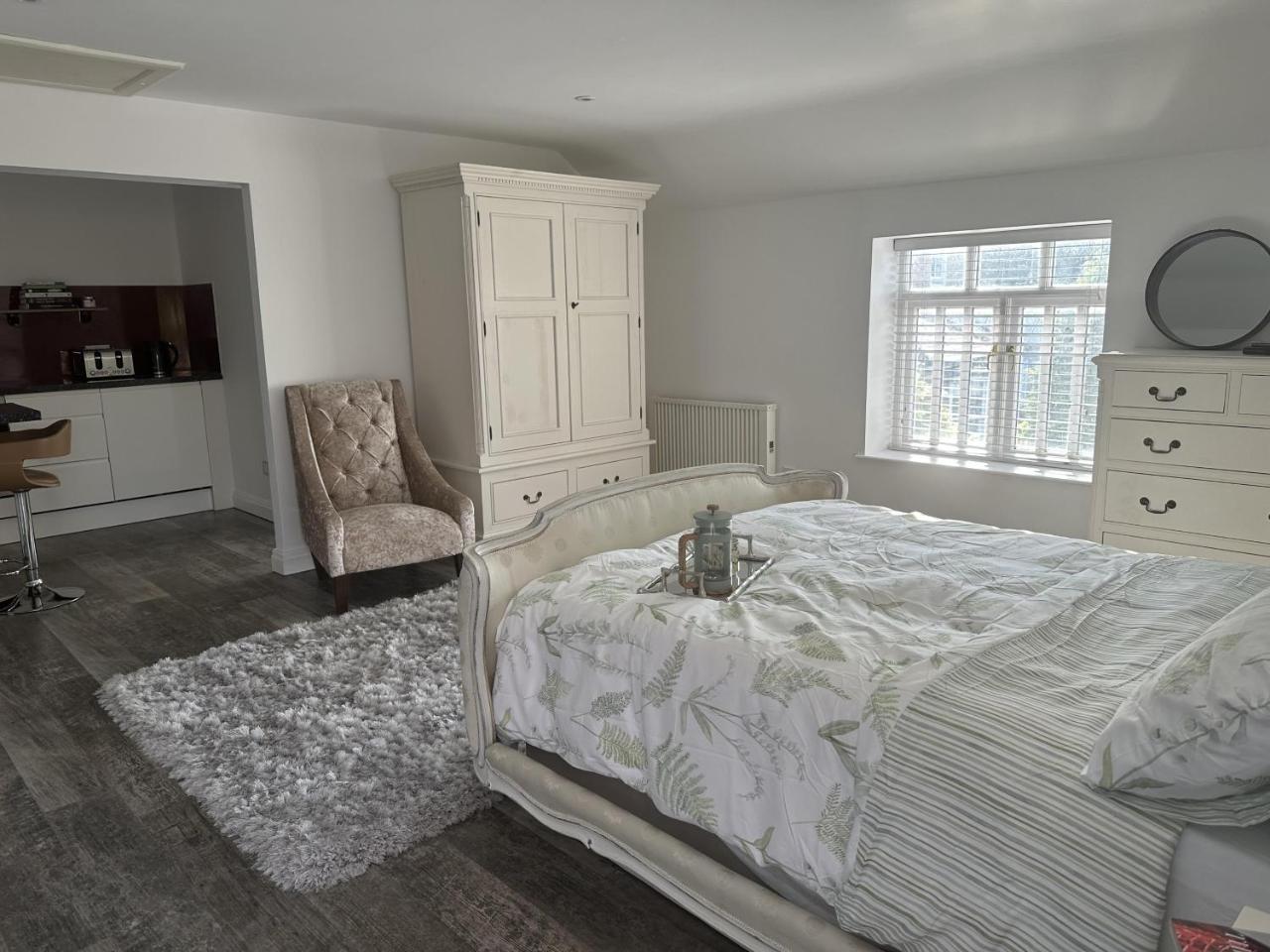 Studio - Sleeps 2 - Pets - Parking - Wifi — photo 6