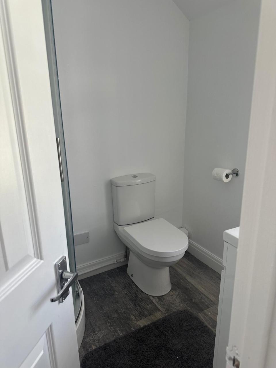 Studio - Sleeps 2 - Pets - Parking - Wifi — photo 7