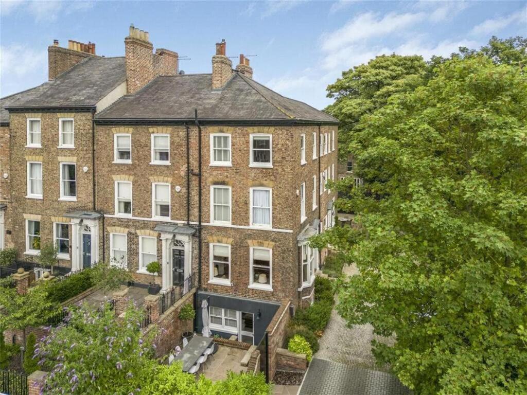 Stunning house near racecourse, York, Yorkshire