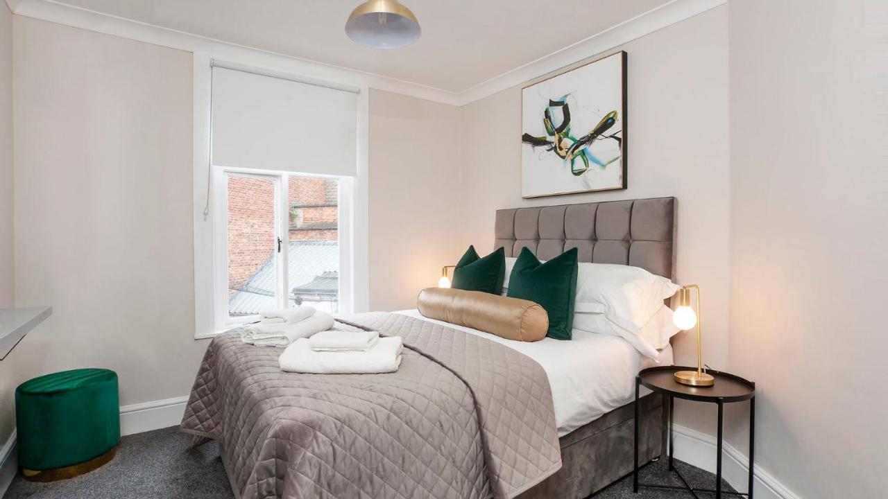 Stylish and most central 2 bed -Free Parking — photo 2