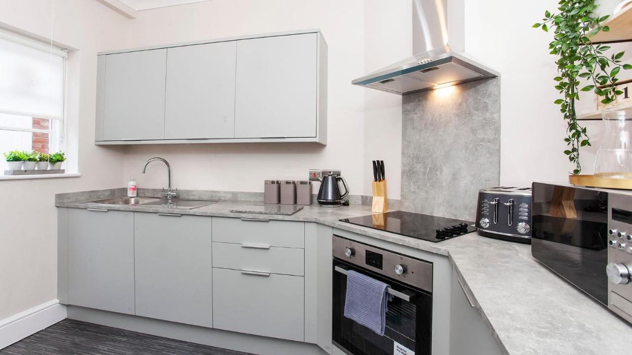 Stylish and most central 2 bed -Free Parking — photo 4