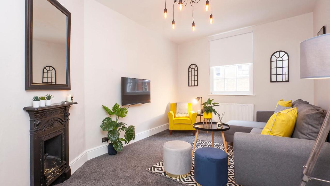 Stylish and most central 2 bed -Free Parking — photo 5