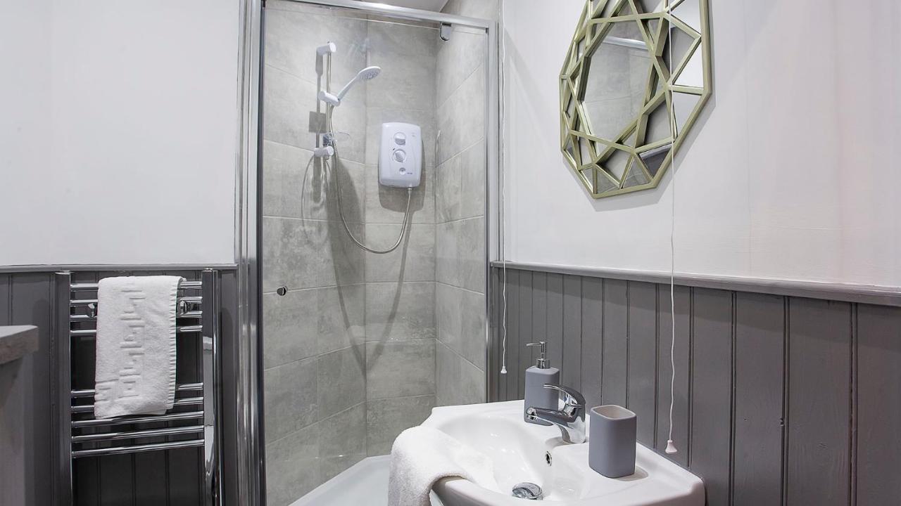 Stylish and most central 2 bed -Free Parking — photo 7