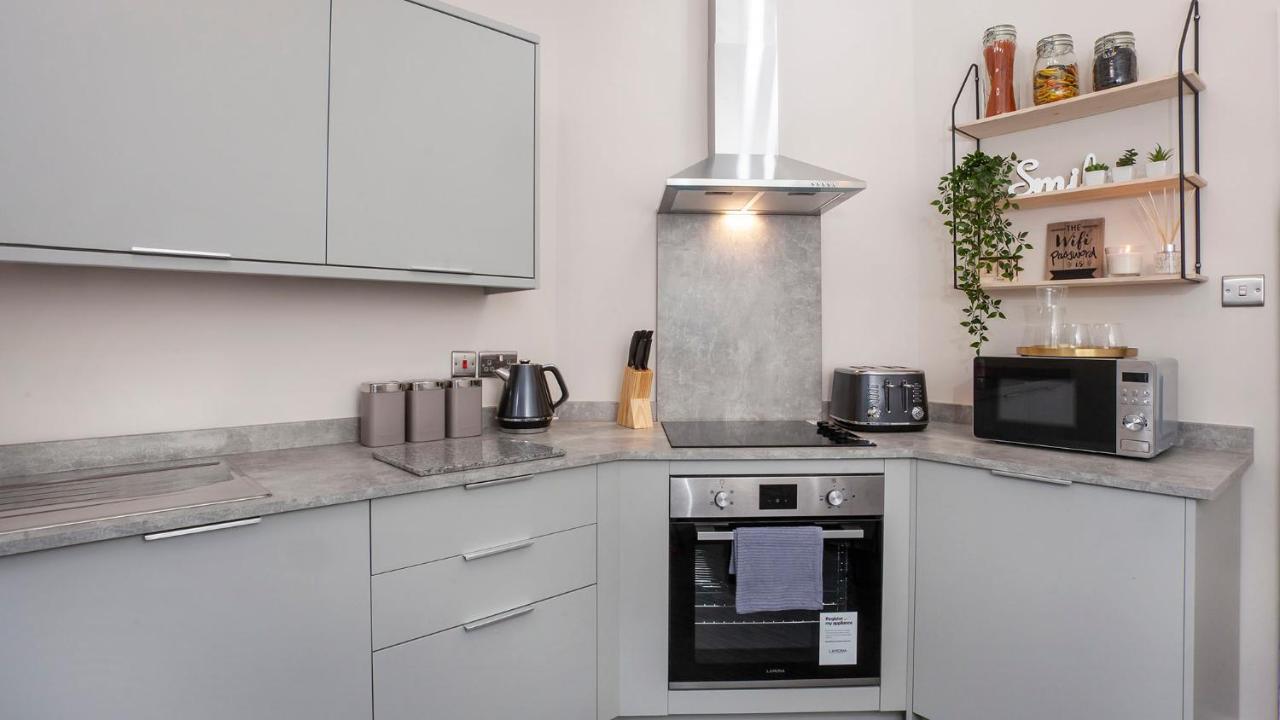 Stylish and most central 2 bed -Free Parking — photo 8