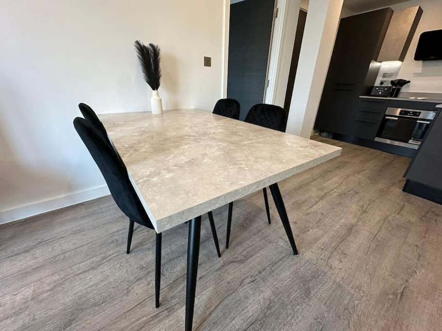 Stylish Central York Apartment Free Parking & Gym — photo 6