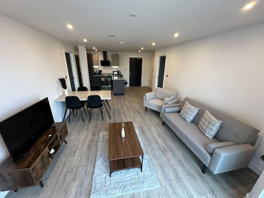 Stylish Central York Apartment Free Parking & Gym — photo 7