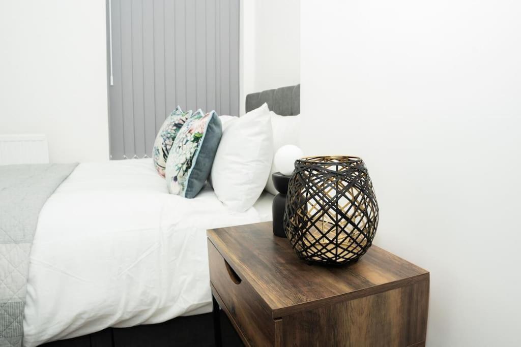 Stylish home in York - Free Wifi & Parking - Close to Racecourse & City Centre — photo 3