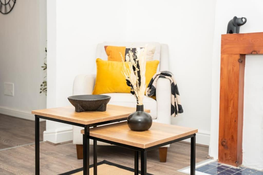 Stylish home in York - Free Wifi & Parking - Close to Racecourse & City Centre — photo 7