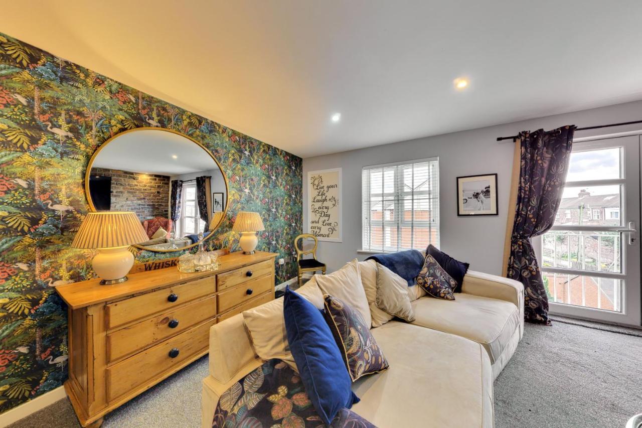 Stylish York flat with private parking — photo 7