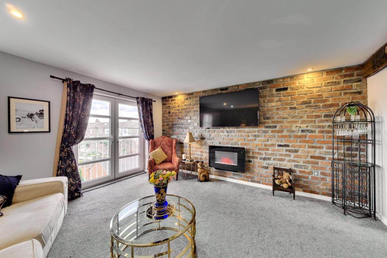 Stylish York flat with private parking — photo 8