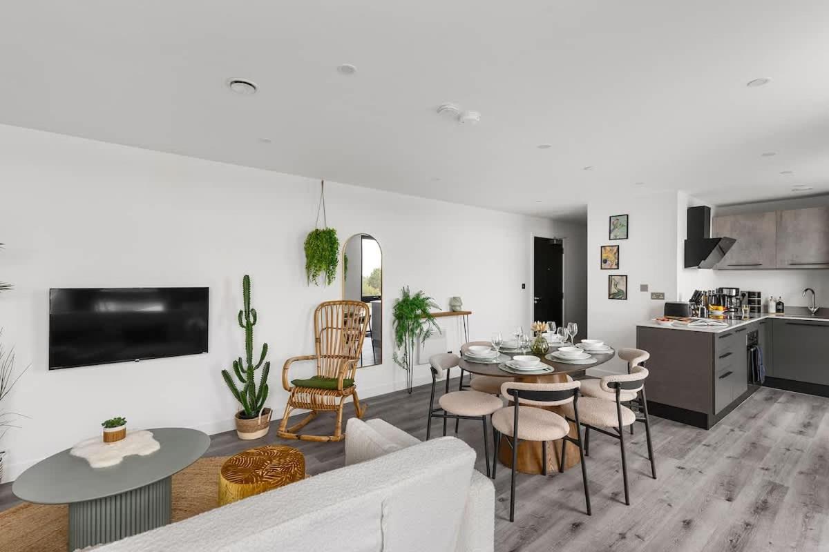 Stylish York Penthouse, 5-Min walk to Citywall, Parking & Gym — photo 2