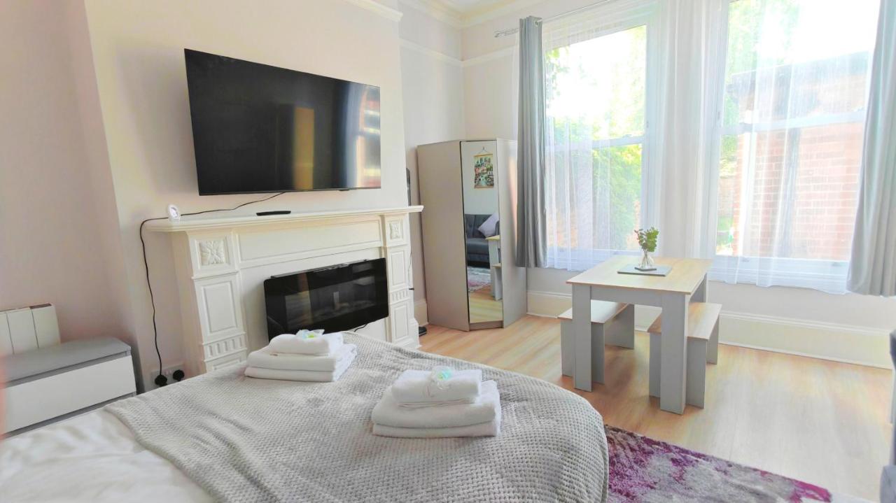 Stylish York Studio — photo 3