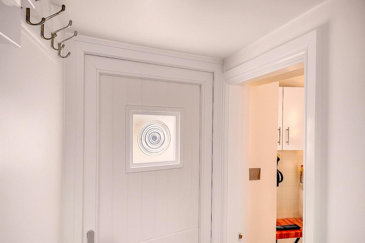The Bolt Hole -Mini Studio — photo 4