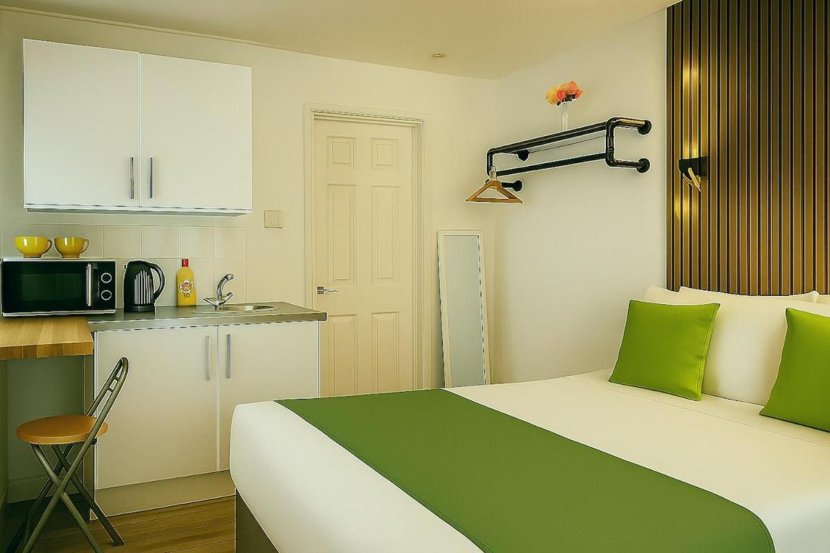 The Bolt Hole -Mini Studio — photo 5