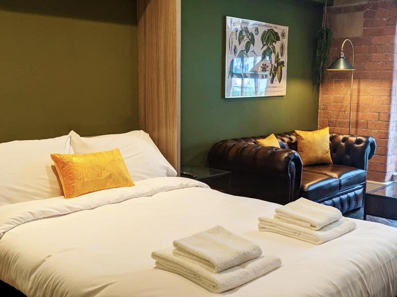 The Botanist's Hideout - Luxury Retreat with Parking — photo 2