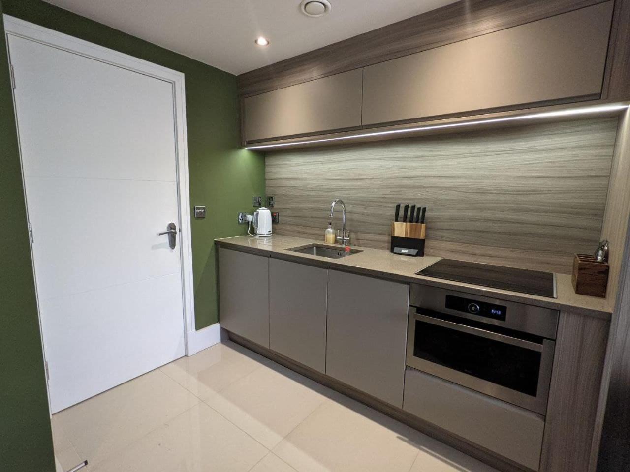 The Botanist's Hideout - Luxury Retreat with Parking — photo 8