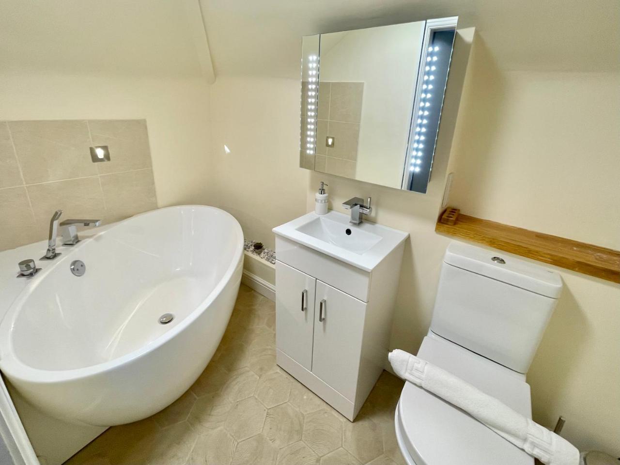 The Bungalow 1A Wenlock — photo 8