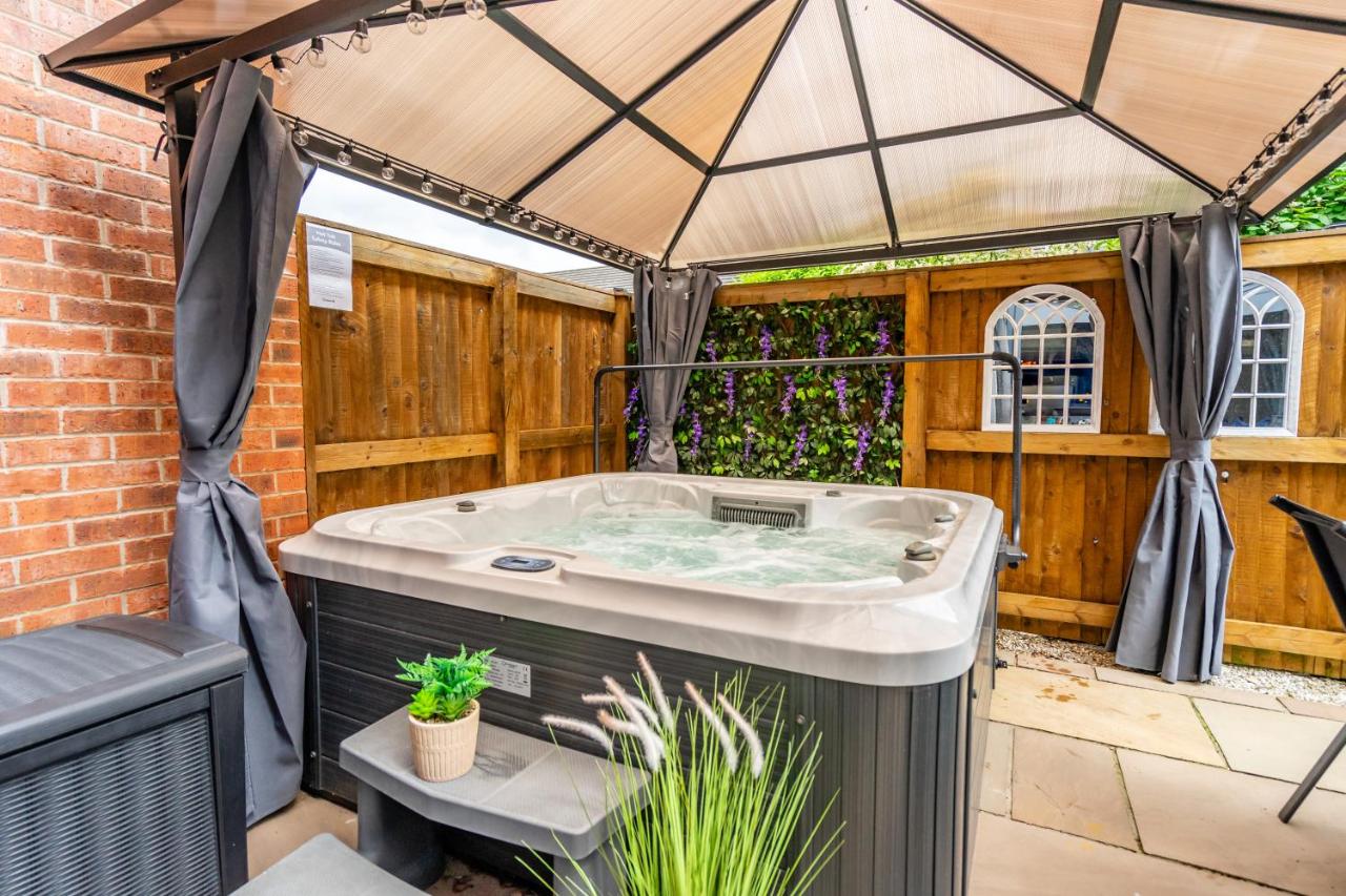 The Ebor House - With Hot Tub, York, Yorkshire