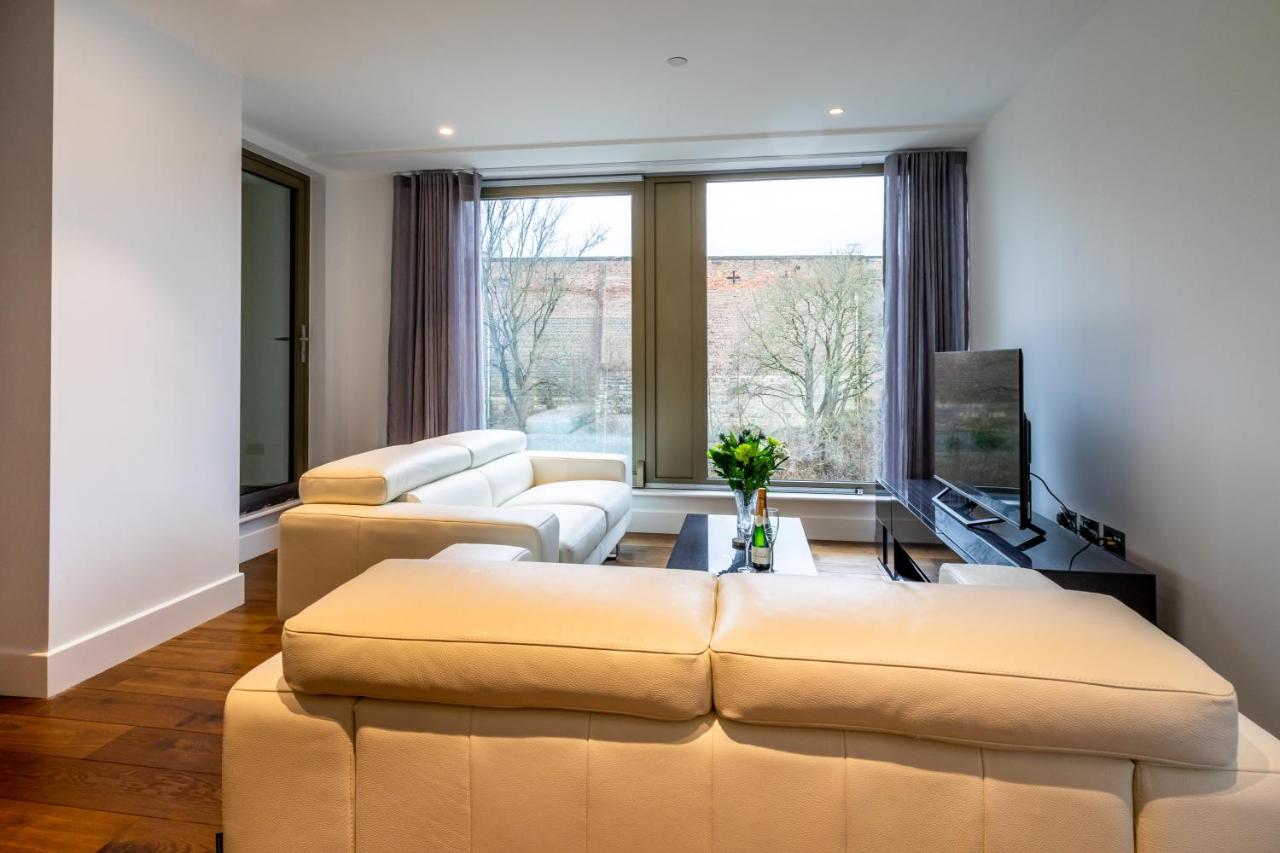 The Ebor Suite @ Ryedale House — photo 5