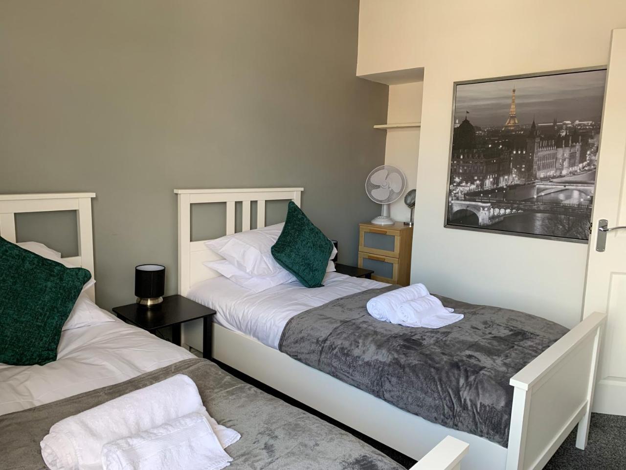 The Kensingston - Quaint Victorian Home With Free Parking — photo 7