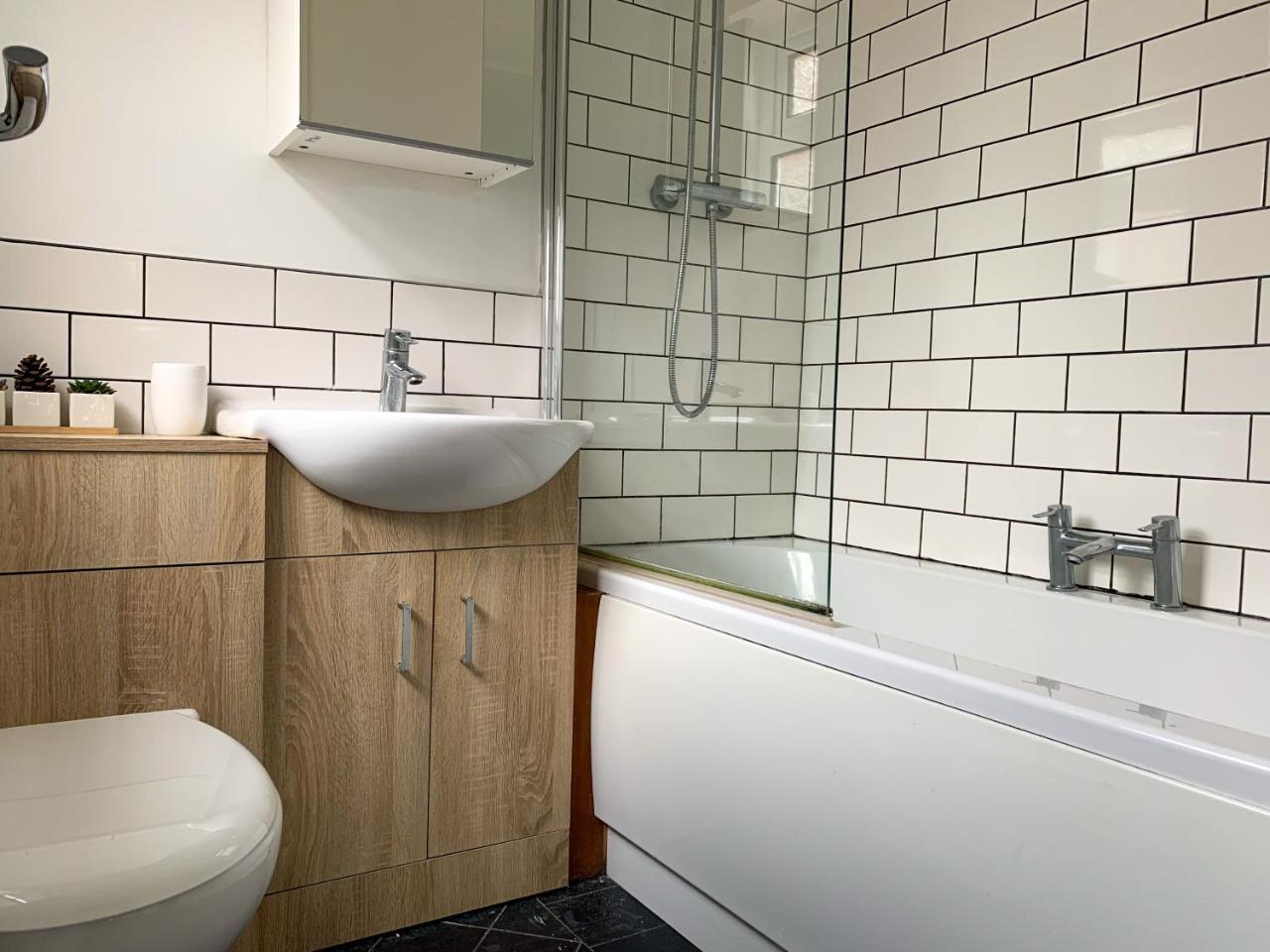 The Kensingston - Quaint Victorian Home With Free Parking — photo 8