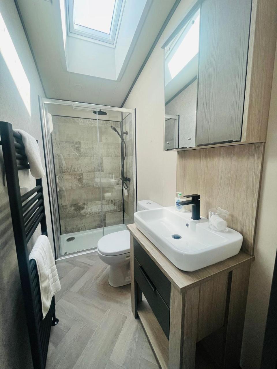 The Kestrel Lodge with Hot tub — photo 4
