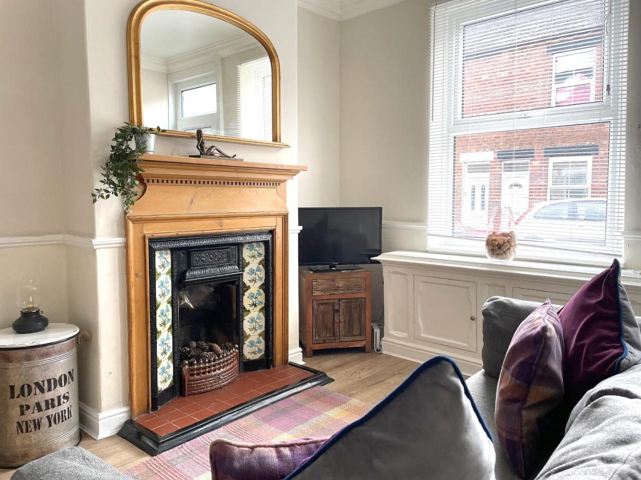 The Racecourse - Quaint Victorian Home With Free Parking — photo 5