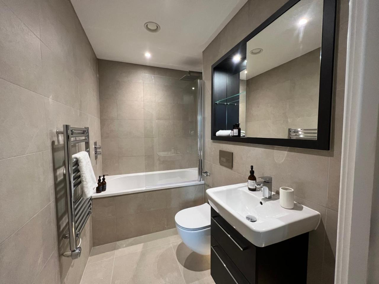 The Spitalfields Suite at Ryedale House — photo 4