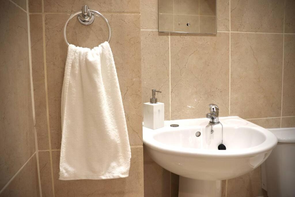 The Stuart Suite - spacious, affordable, city centre — photo 3