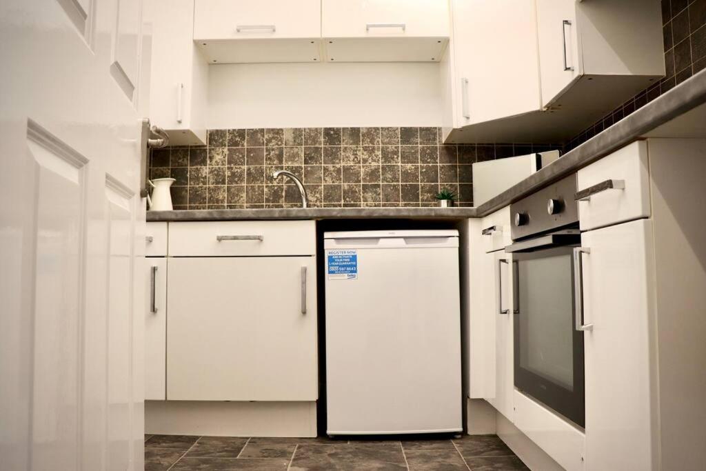 The Stuart Suite - spacious, affordable, city centre — photo 8