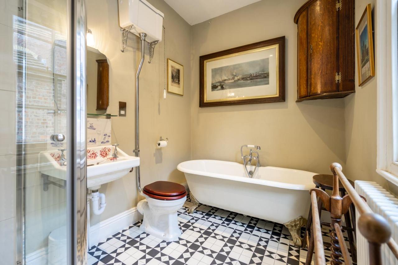 The Victorian House — photo 3
